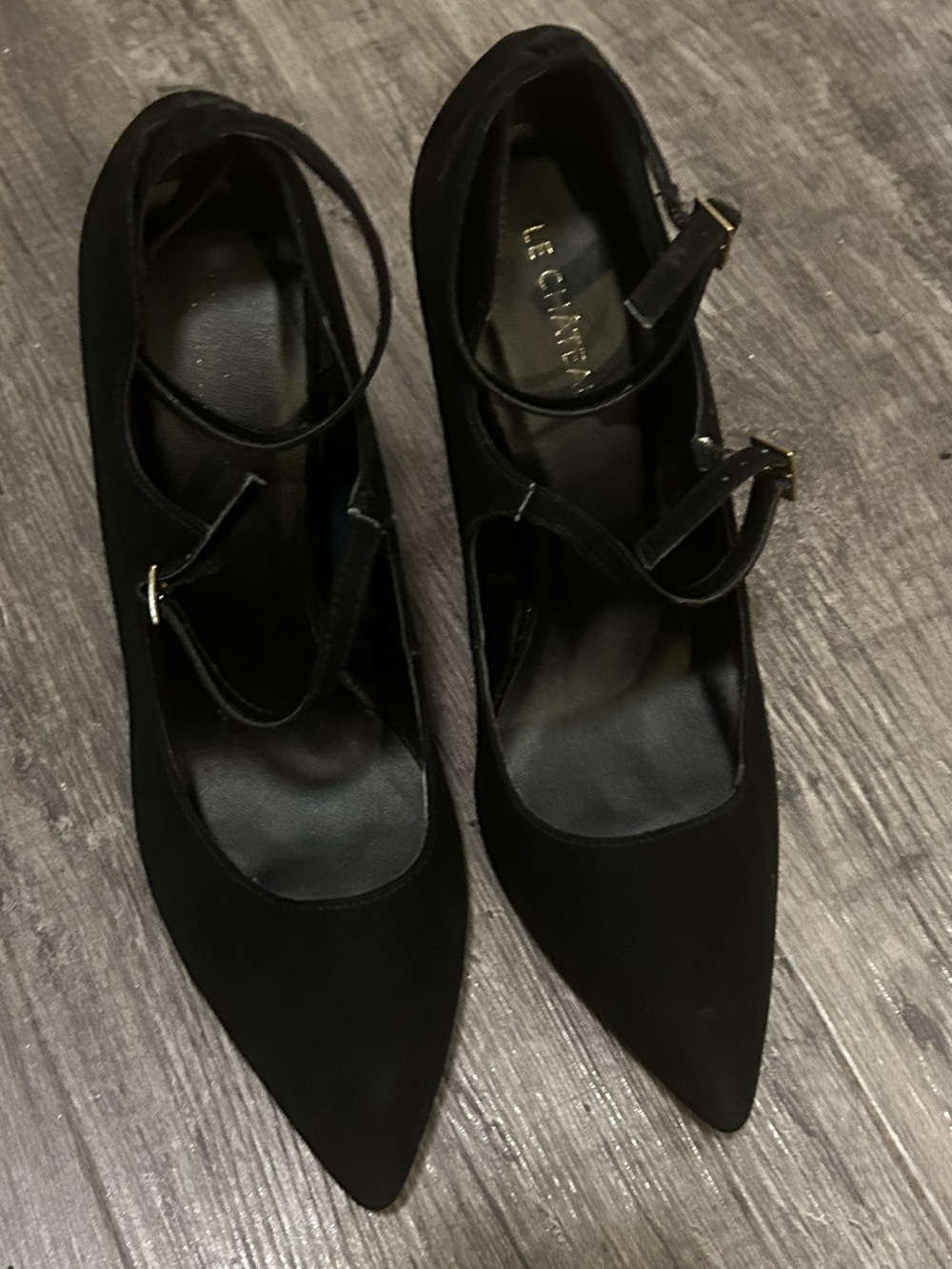 le chateau Black Pointed-Toe Heels